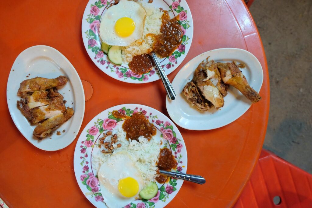 Famous Nasi Lemak at Big Tree Head Mamak @ Kepong - I Come, I See, I ...